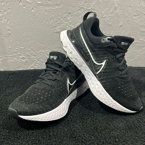 🔥 NIKE React Infinity Run Flyknit 2 Black Running Shoes Women Sz 6.5 - PERFECT - Picture 1 of 11